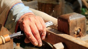 木工家具と地域再生の深い関係－木工家具は地域の手触り感を醸成する